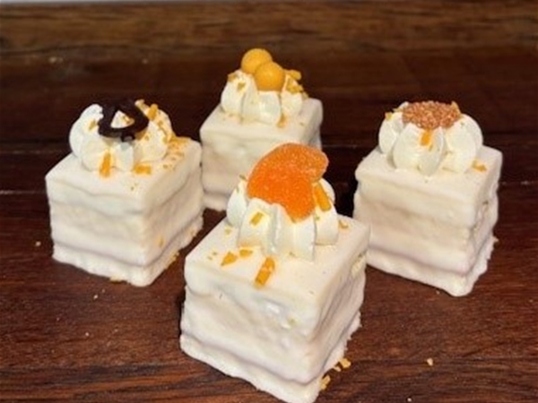 Oranje petit four